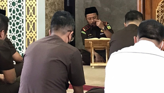 Tausiyah Ba’da Dzuhur Oleh Kepala Kejati Riau dengan Tema Keutamaan Berdzikir