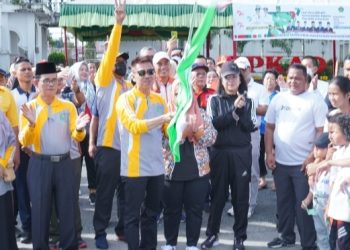 Bupati Rohil Lepas Ratusan Peserta Jalan Santai Kerukunan Sempena Hari Amal Bakti ke-77