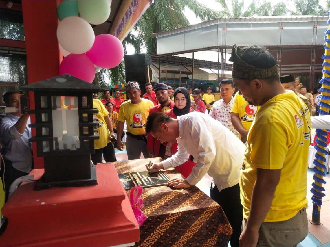 Bupati Afrizal Sintong Meresmikan Yayasan Ormaphi Whusu Indonesia Kab Rohil