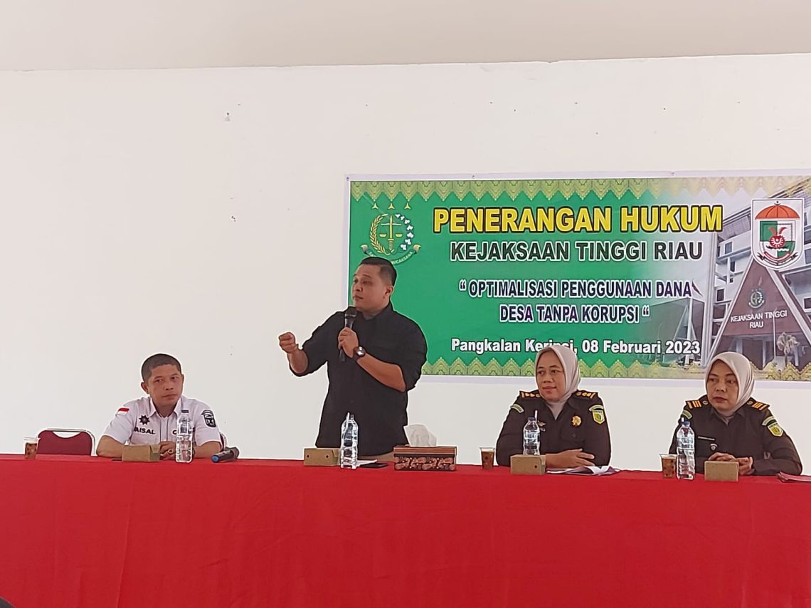 Kasi D Bidang Intelijen Kejati Riau Melaksanakan Penerangan Hukum di Pangkalan Kerinci 