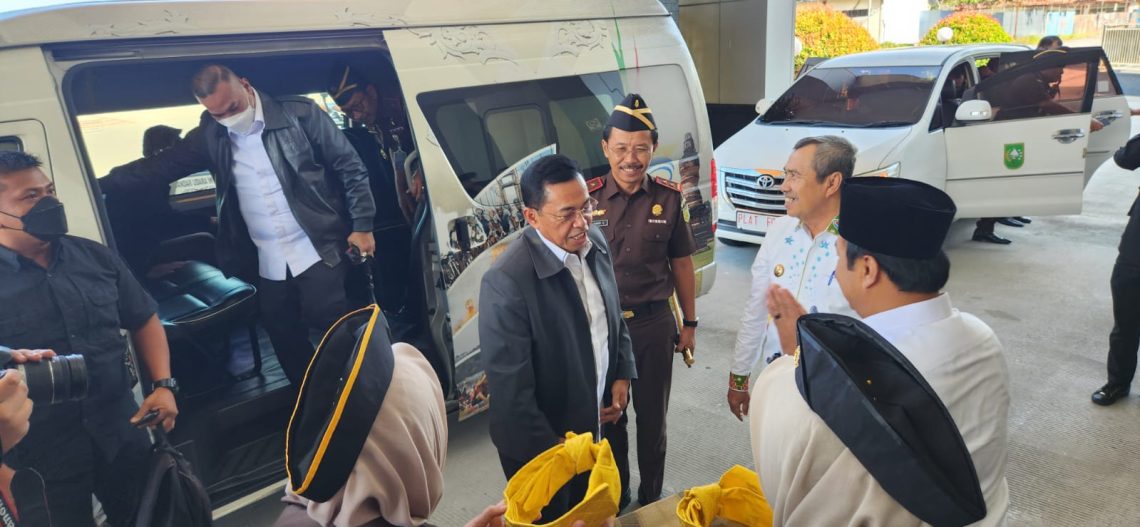 Kajati Riau Sambut Kedatangan Wakil Jaksa Agung Dalam Rangka Kunker ke Provinsi Riau