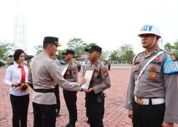 Kapolres AKBP Andrian Pramudianto Pimpin Upacara PTDH Dua Orang Personel Polres Rokan Hilir