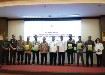 Asintel Kejati Riau Hadiri Penyerahan SK Perhutanan Sosial dan SK Tora di Kantor Gubernur 