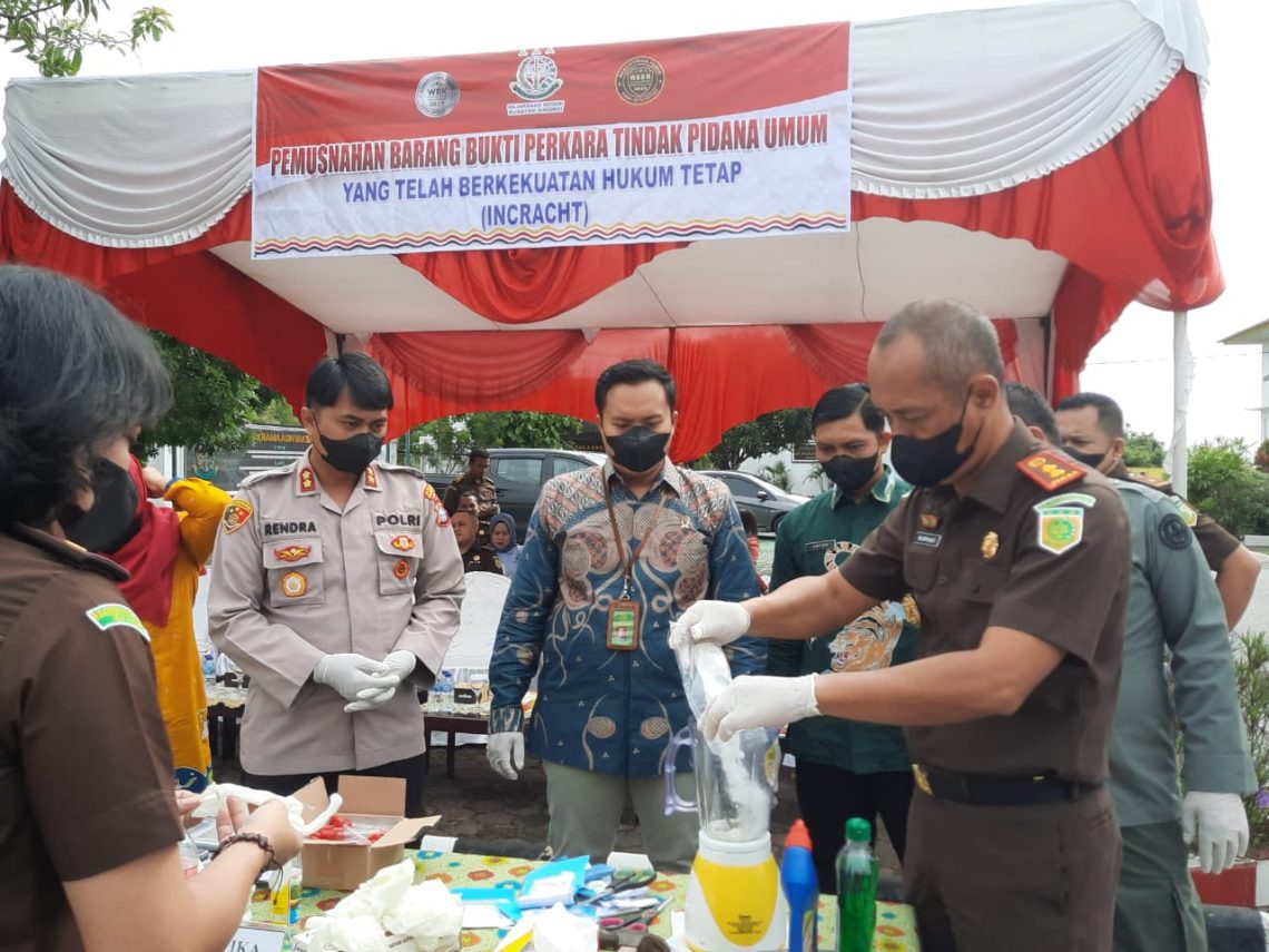 Kejari Kuansing Musnahkan BB Perkara Dari November 2022- Februari 2023