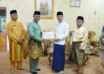 Dirjenpol dan Adipsi Anugerahi Penghargaan ke Bupati Rohil 