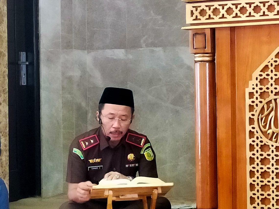 Kajati Riau Dr Supardi Sampaikan Tausiyah Ba’da Dhuhur di Masjid Al Mizan
