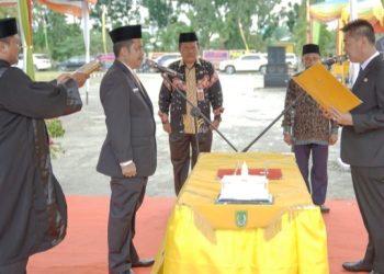 Bupati Afrizal Sintong Lantik Sekcam dan Tim Penggerak PKK Bangko Pusako 