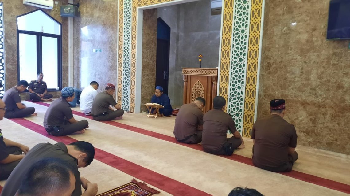 Tausiyah Ba’da Dzuhur di Kejati Riau di sampaikan Oleh Ustadz Chairul Ihkwan