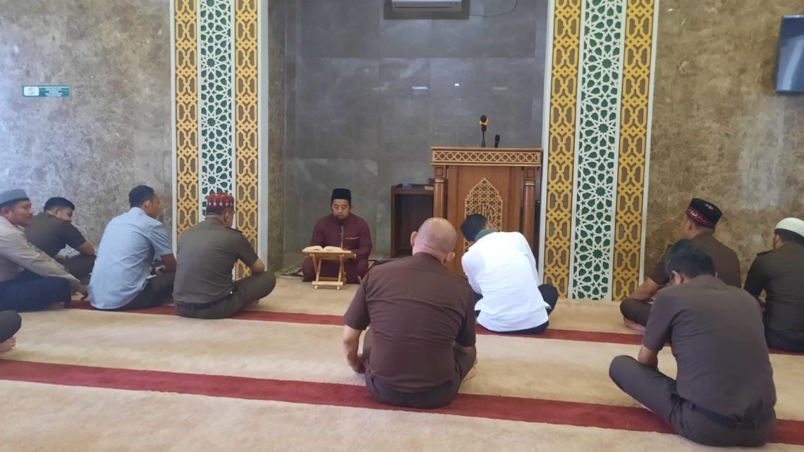 Tausiyah Ba’da Zhuhur di Kejati Riau di sampaikan oleh Ustadz Chairul Ihkwan