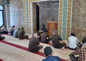 Ustadz Chairul Ikhwan Sampaikan Tausiyah Ba’da Zhuhur di Masjid Al- Mizan Kejati Riau 