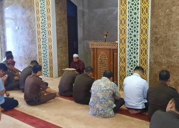 Pegawai di Lingkungan Kejati Riau Mengikuti Tausiyah Ba’da Zhuhur 