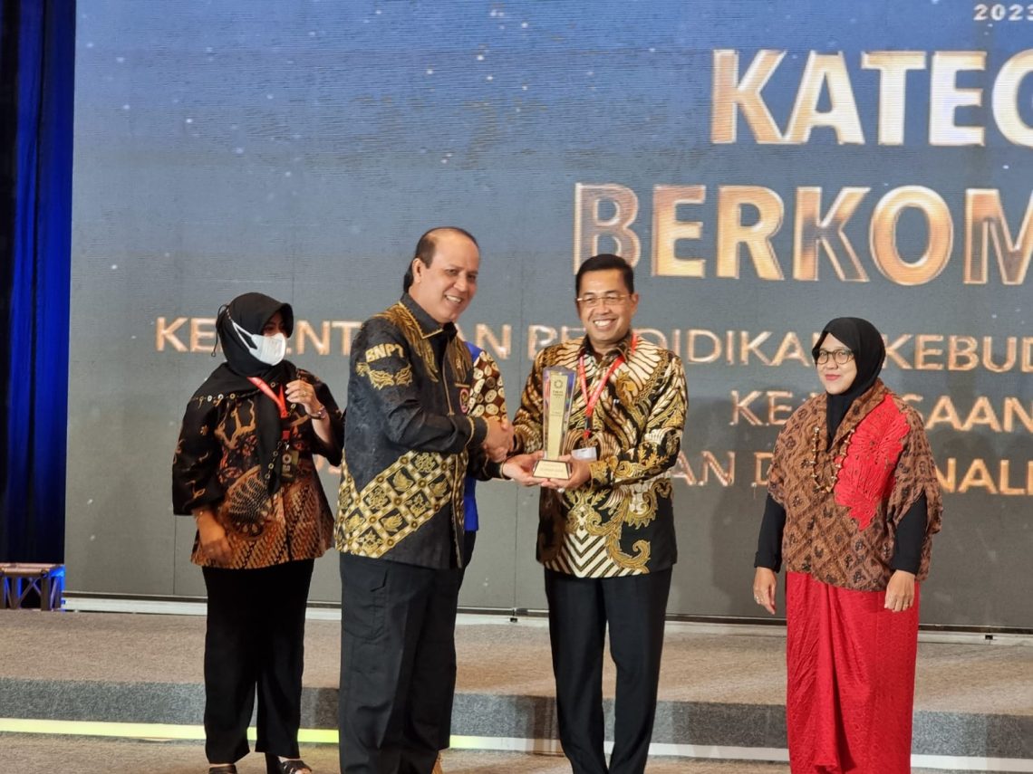 Konsisten Memberikan Kontribusi Dalam Pelaksanaan RAN PE, Kejagung Terima Penghargaan 