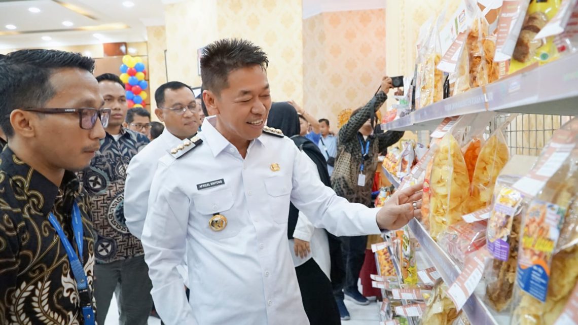 Bupati Rohil Harapkan Produk UMKM Bisa Masuk Indomaret
