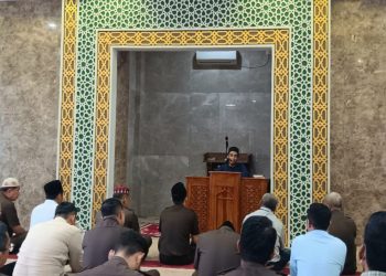 Tausiyah Qobla Dzuhur di Kejati Riau Kupas Keutamaan Baca Alquran di Bulan Ramadhan 