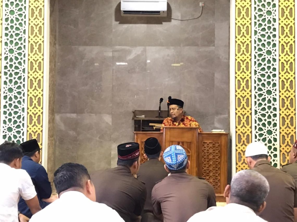 Ustadz DR H Saidul Amin Sampaikan Tausiyah Qobla Dzhuhur di Kejati Riau
