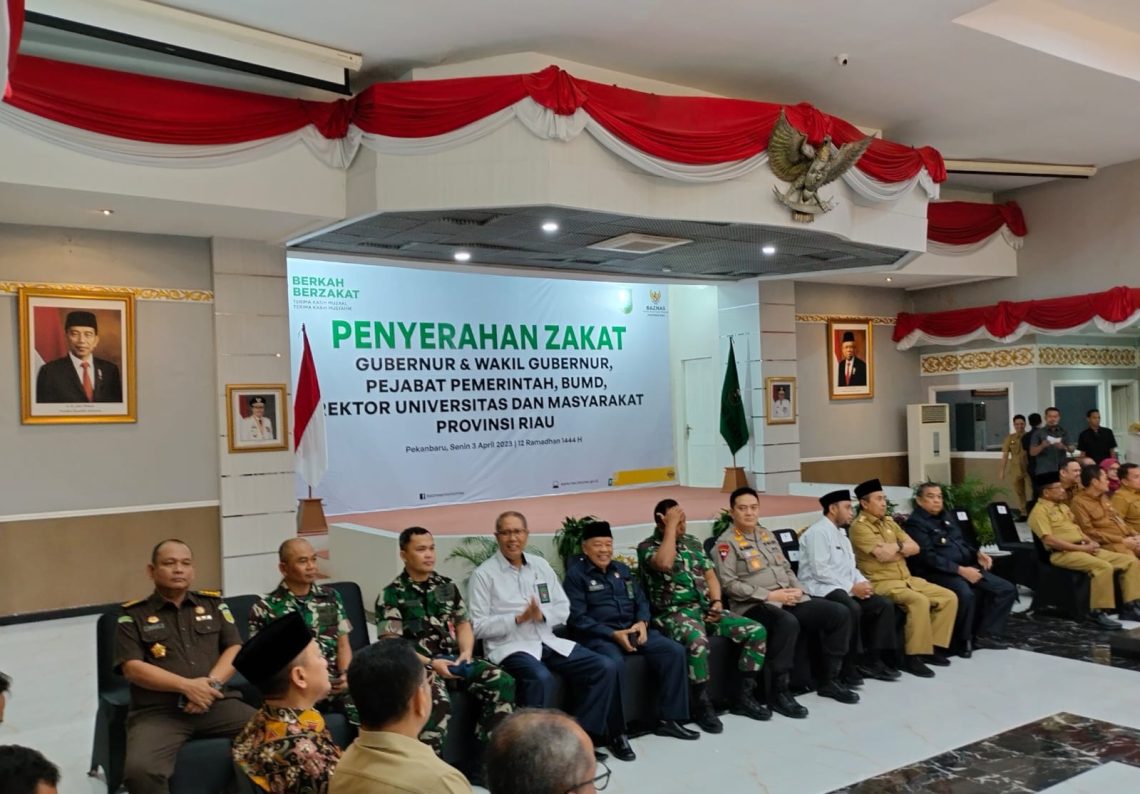 Asisten Pembinaan Kejati Riau Hadiri Penyerahan Zakat Gubernur dan Wakil 