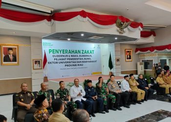 Asisten Pembinaan Kejati Riau Hadiri Penyerahan Zakat Gubernur dan Wakil 