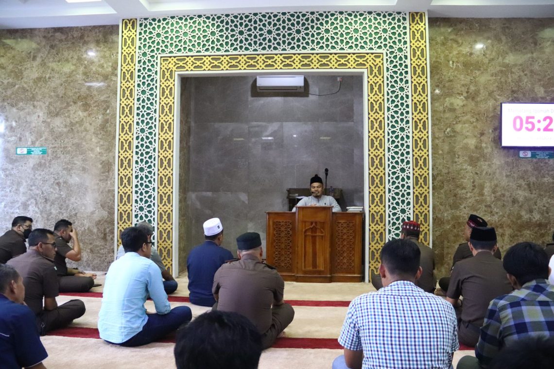 Tausiyah Qobla Dzuhur di Kejati Riau, Perbanyaklah Dzikir kepada Allah