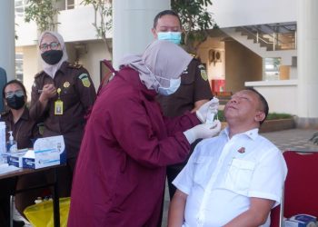Cegah Penyebaran Subvarian Baru Covid-19, Kejagung Laksanakan Swab Antigen