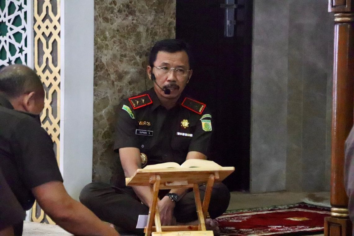 Kajati Riau Dr Supardi Sampaikan Tausiyah Ba’da Dzuhur