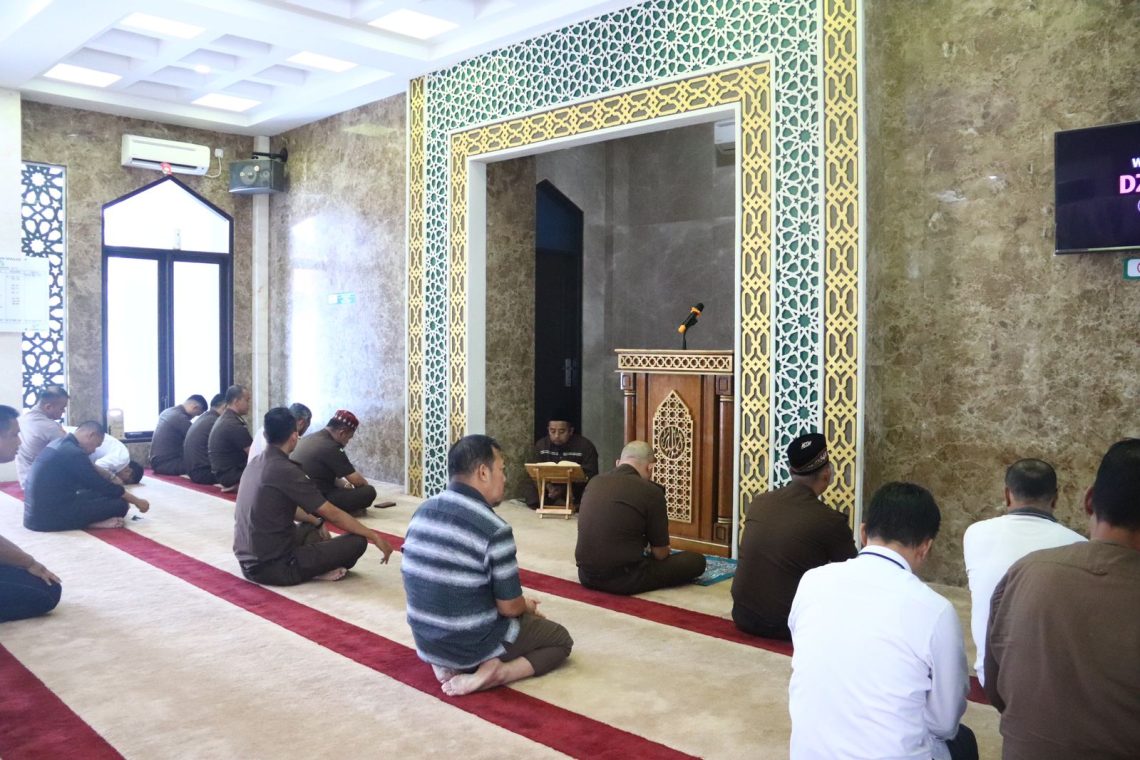 Buku Catatan Amal Manusia Akan Ditunjukkan Allah Di Akhirat Nanti