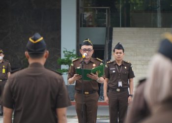 Koordinator Bidang Intelijen Pimpin Apel Pagi Kejati Riau