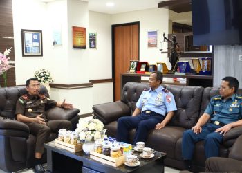 Kajati Riau Terima Kunker & Silaturahmi Komandan Lanud Roesmin Nurjadin