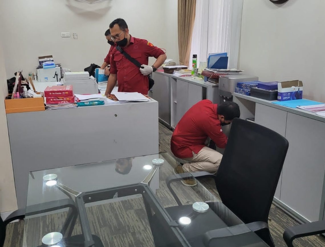 Rumah Dinas dan Kantor Kemenkominfo di Geledah Tim Jaksa Penyidik