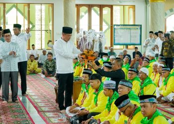 Bupati Rohil Afrizal Sintong Lepas 281 Orang Jamaah Haji Menuju Pekanbaru 