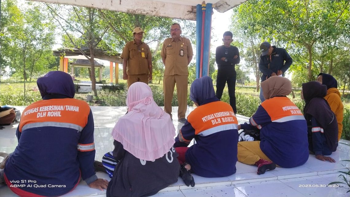 Tingkatkan Disipilin, Kadis DLH Rohil Sidak Petugas yang Sedang Bekerja