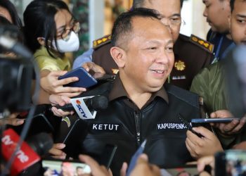 Tim Kuasa Hukum Haris Azhar Lapor ke Komjak, Kapuspenkum : Persilahkan 