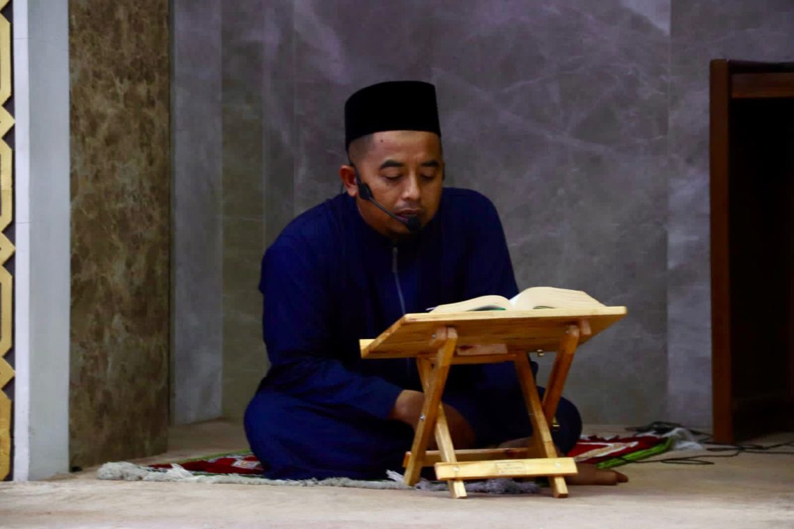 Ustad Chairul Ichwan Sampaikan Hadist ke Pegawai Kejati Riau