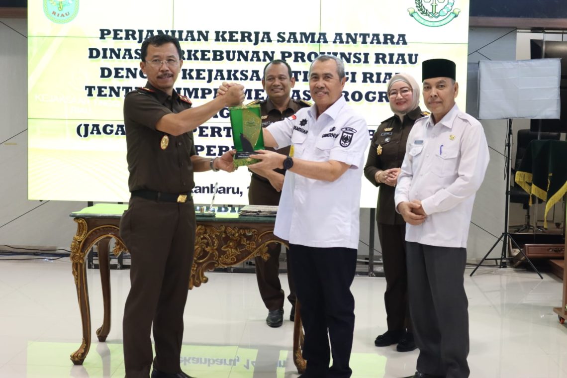 Kejati Riau Bersama Dinas Perkebunan Tandatangani Kesepakatan 