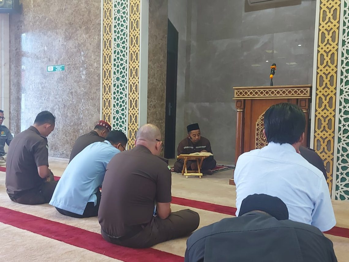 Bertasbih Seratus Kali Sama Dengan Membebaskan 100 Budak Keturunan Isma’il
