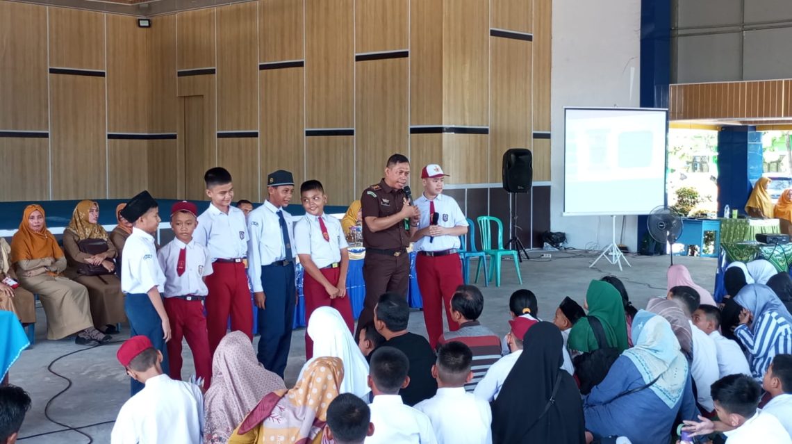 Kejaksaan Negeri Dumai Melakukan Penyuluhan Hukum di SMPN 2 