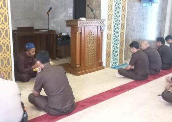 Keutamaan Al- Qur’an Bisa Mengangkat dan Merendahkan Derajat Suatu Kaum