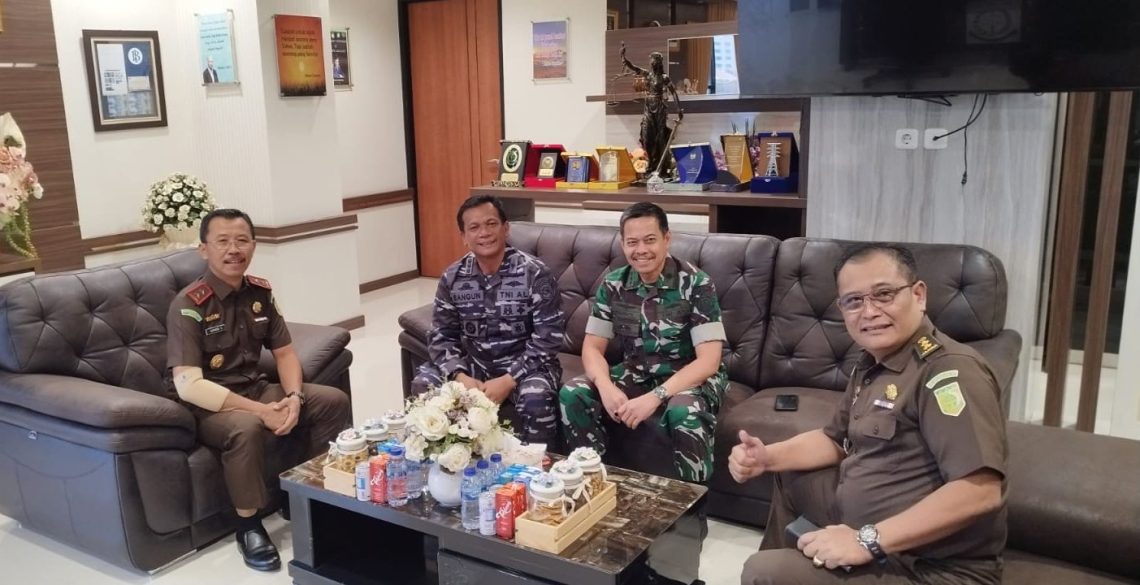 Komandan Lanal Dumai Kunjungan kerja ke Kejaksaan Tinggi Kajati Riau