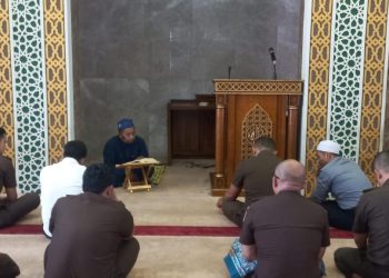 Siapa yang membaca 1 huruf Al-Qur’an Akan Dibalas 10 Pahala Kebaikan 