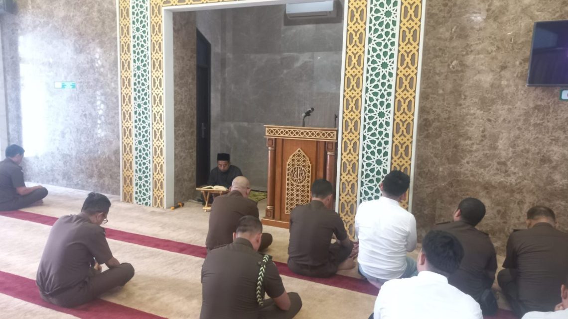 Kedua Orang Tua Dipakaikan Mahkota Bila Anaknya Mengamalkan Al-Qur’an