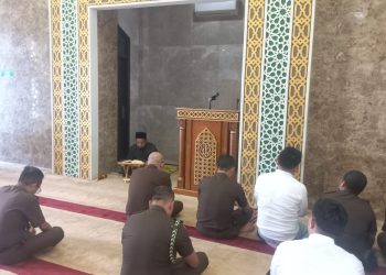 Kedua Orang Tua Dipakaikan Mahkota Bila Anaknya Mengamalkan Al-Qur’an 