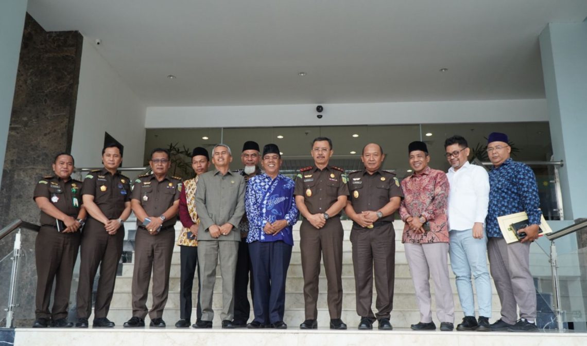 Ketua Komisi 1 DPRD Provinsi Kunker dan Silaturahmi ke Kajati Riau