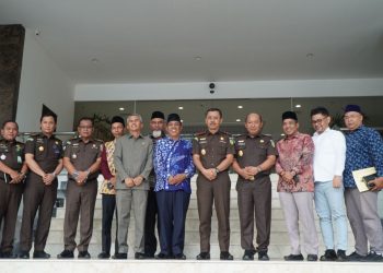 Ketua Komisi 1 DPRD Provinsi Kunker dan Silaturahmi ke Kajati Riau