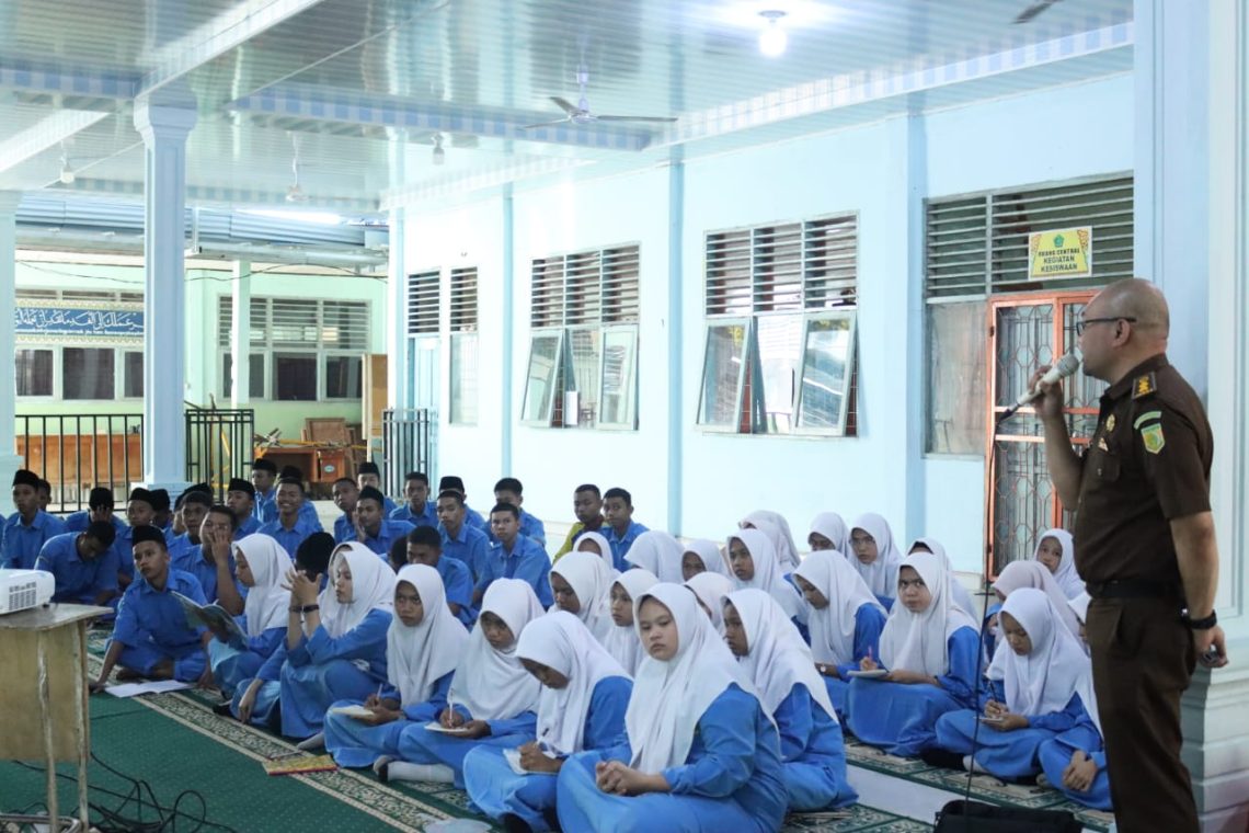 Kejati Riau Jalankan Program Jaksa Masuk Sekolah (JMS) di Man 1 Bengkalis