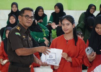 Tim Penkum Kejati Riau Lakukan Penyuluhan Hukum di SMA YKPP Dumai