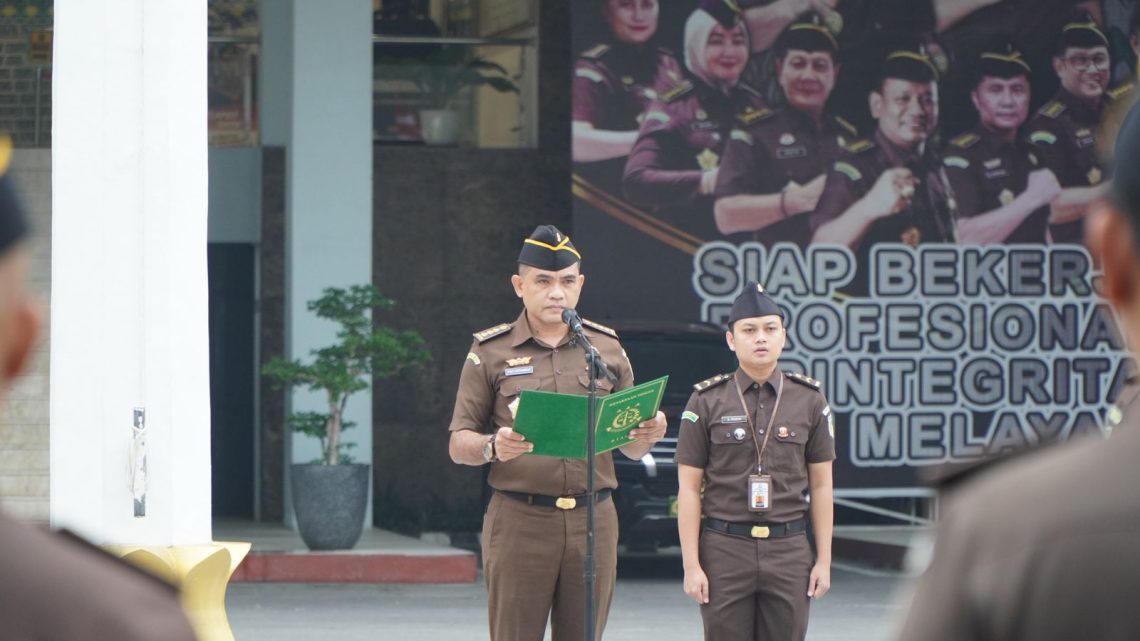 Koordinator Bidang Pidsus Kejati Riau Menjadi Penerima Apel Kerja Pagi