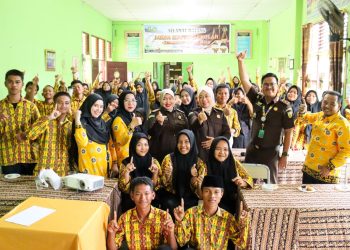 Kejati Riau Lakukan Penyuluhan Hukum Program JMS di SMK Negeri 1 Siak