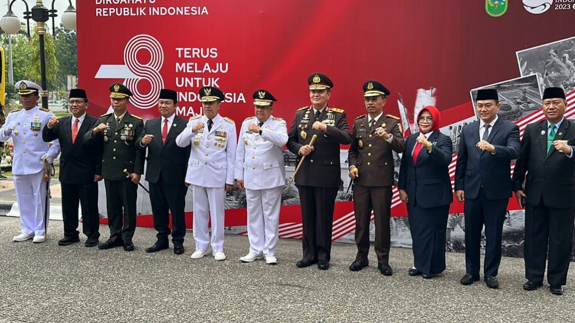 Kajati Riau Hadiri Upacara Pengibaran Bendera Merah Putih HUT RI Ke-78 