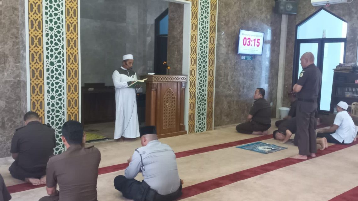 Orang yang Meninggalkan Shalat Dihukumi Kufur