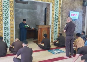 Ustadz Chairul Ichwan Sampaikan Tausiyah Ba’da Dzuhur di Kejati Riau