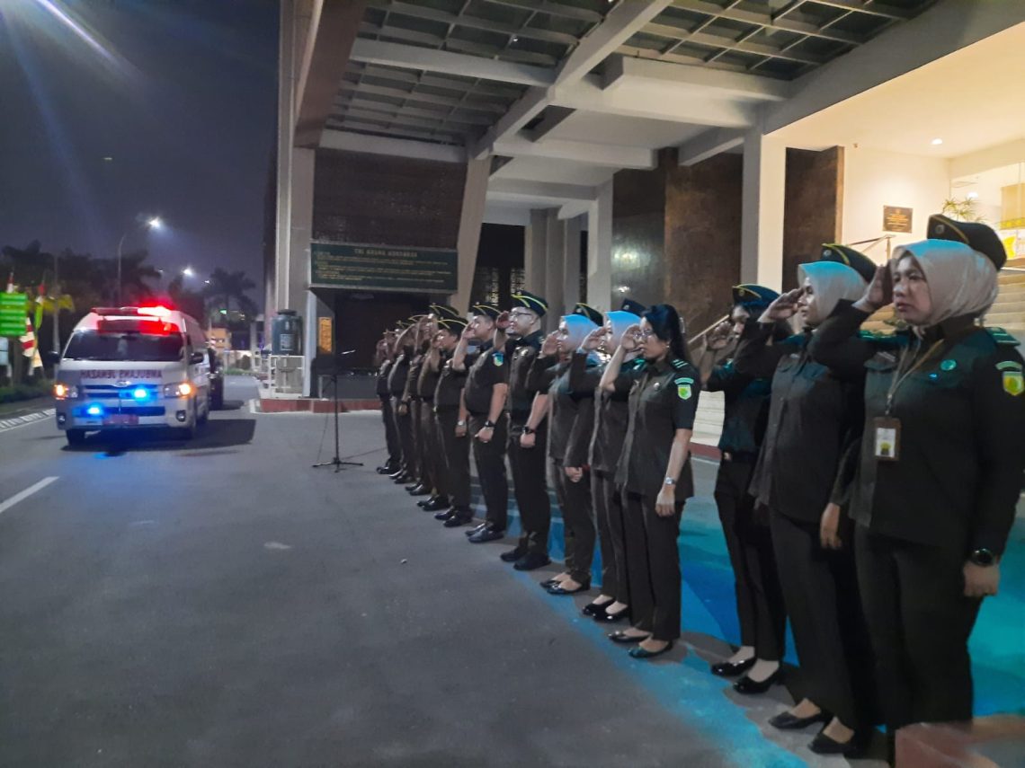 Wakajati Riau memimpin Prosesi Pelepasan Jenazah Alm Ridwan Daniel